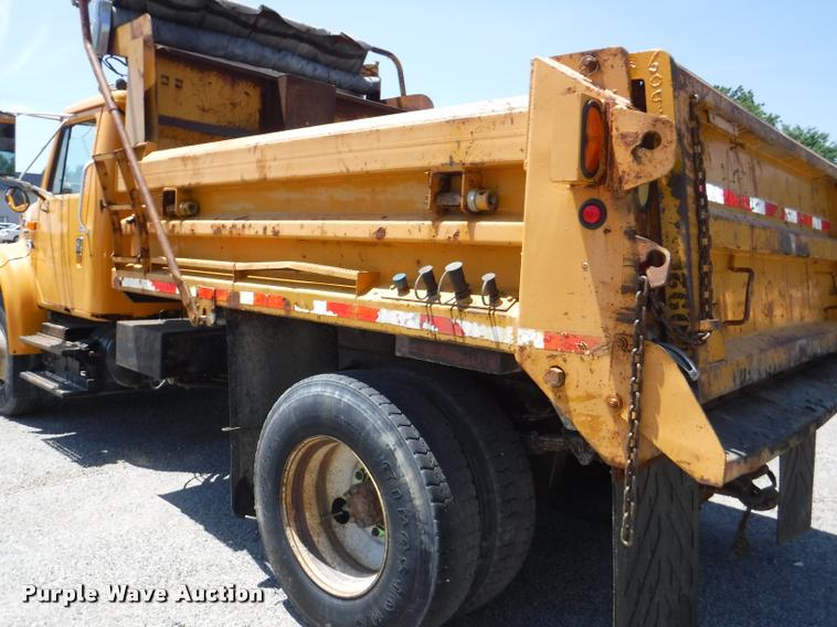 image for item DA1597 2000 International 4900 dump truck
