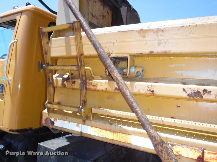 image for item DA1597 2000 International 4900 dump truck