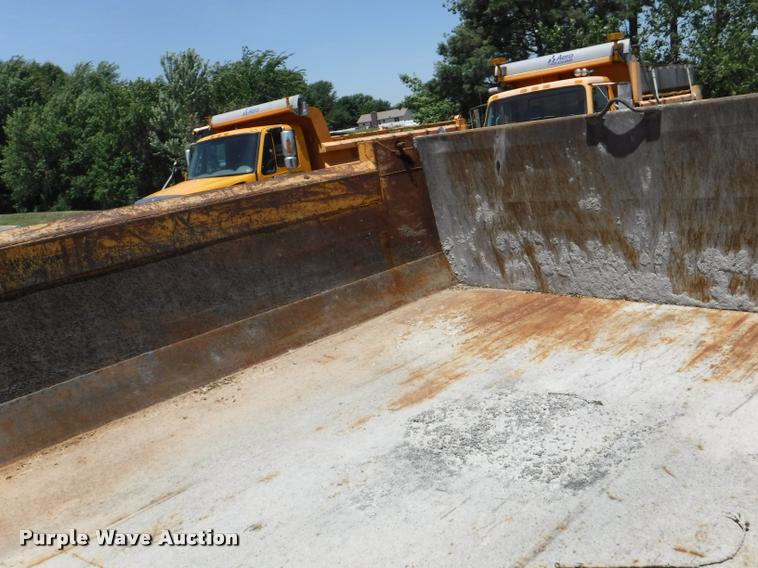 image for item DA1597 2000 International 4900 dump truck