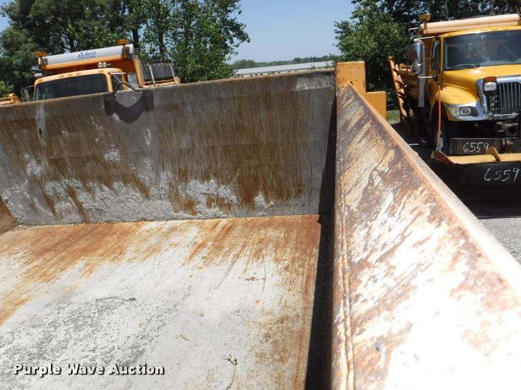 image for item DA1597 2000 International 4900 dump truck