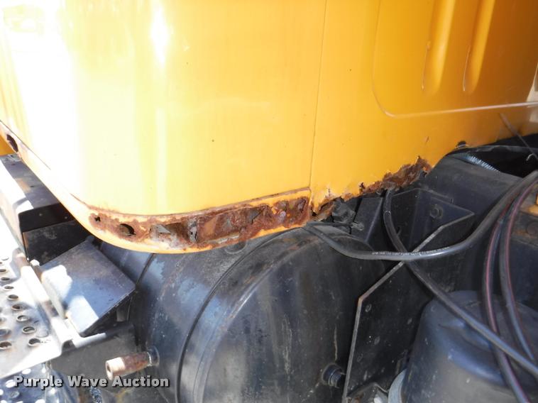 image for item DA1597 2000 International 4900 dump truck