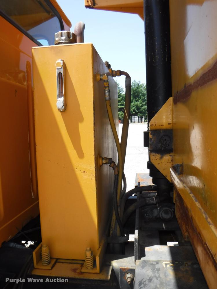 image for item DA1597 2000 International 4900 dump truck