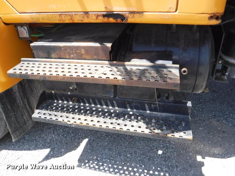 image for item DA1597 2000 International 4900 dump truck