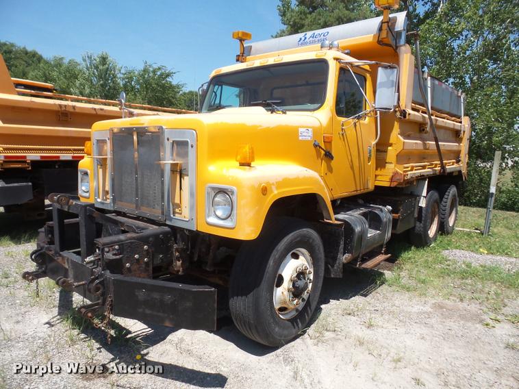 image for item DA1598 2002 International 2554 dump truck