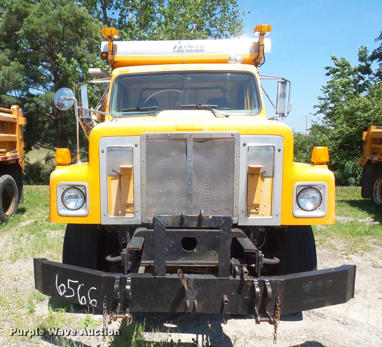 image for item DA1598 2002 International 2554 dump truck