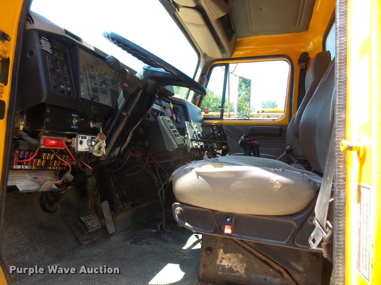 image for item DA1598 2002 International 2554 dump truck