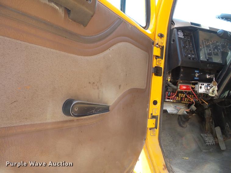 image for item DA1598 2002 International 2554 dump truck