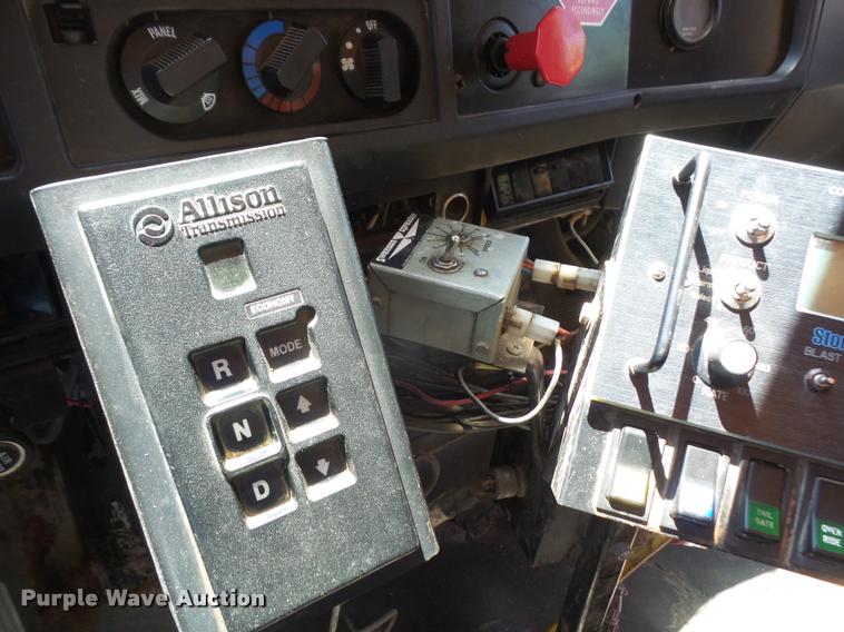 image for item DA1598 2002 International 2554 dump truck