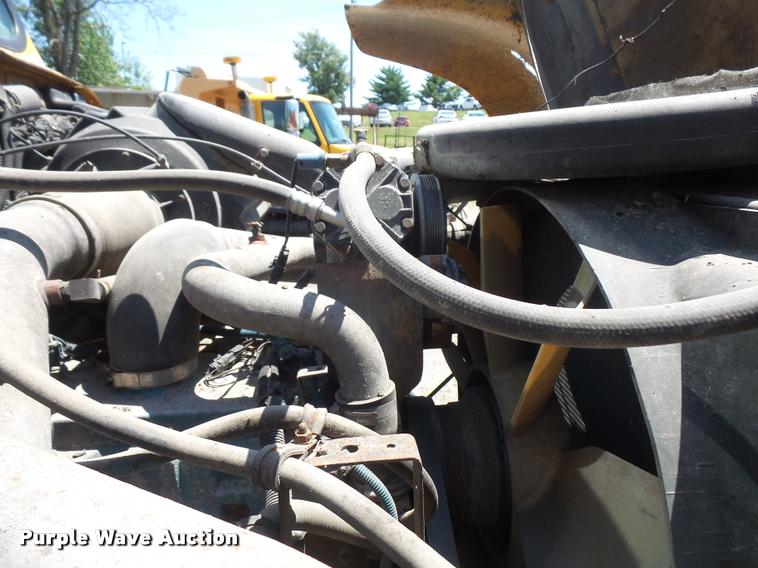 image for item DA1598 2002 International 2554 dump truck