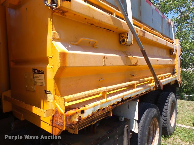 image for item DA1598 2002 International 2554 dump truck