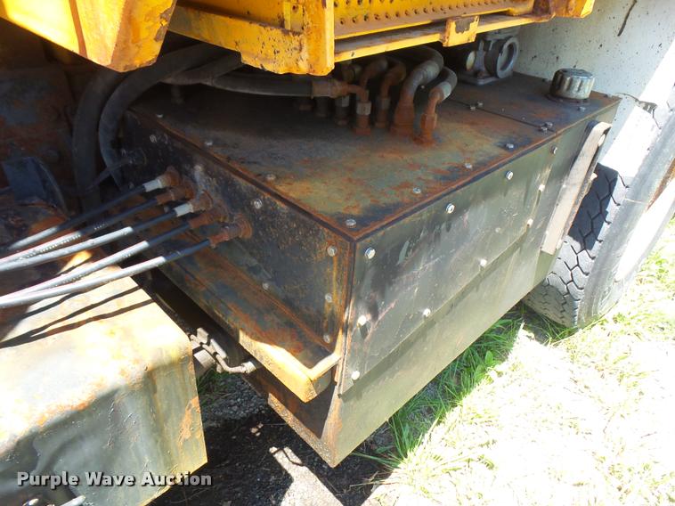 image for item DA1598 2002 International 2554 dump truck