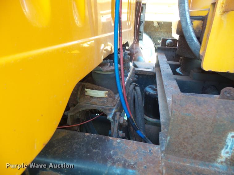 image for item DA1598 2002 International 2554 dump truck