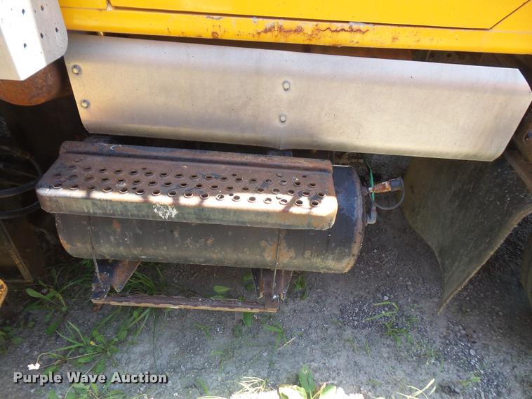 image for item DA1598 2002 International 2554 dump truck