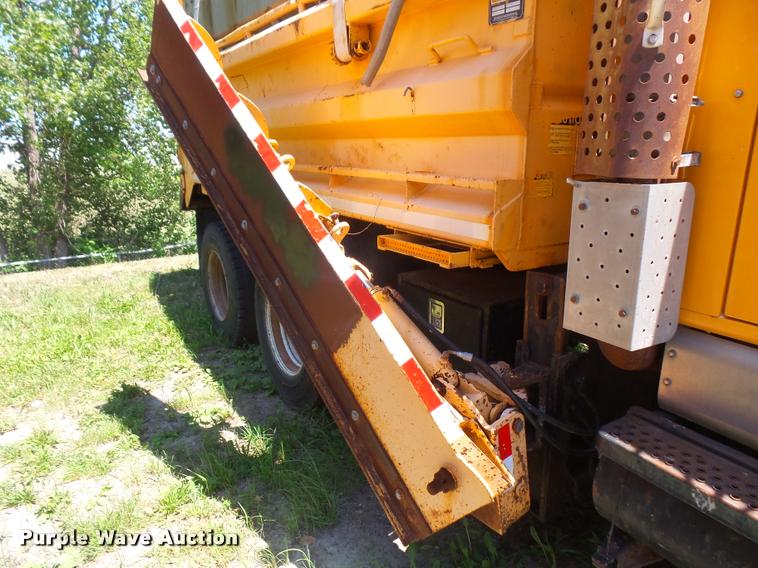 image for item DA1598 2002 International 2554 dump truck