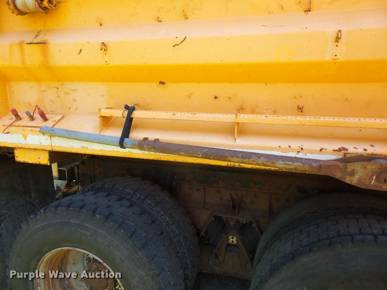 image for item DA1598 2002 International 2554 dump truck