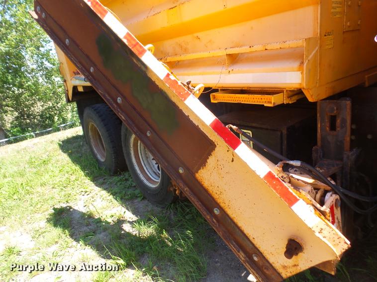 image for item DA1598 2002 International 2554 dump truck