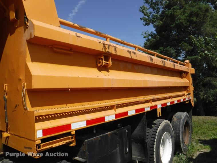image for item DA1599 2006 International 7500 dump truck