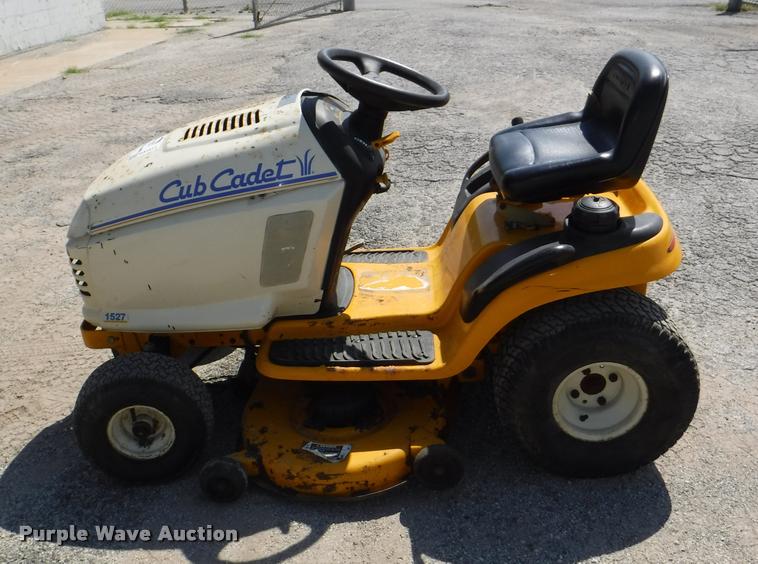 image for item DA1611 Cub Cadet 1527 lawn mower