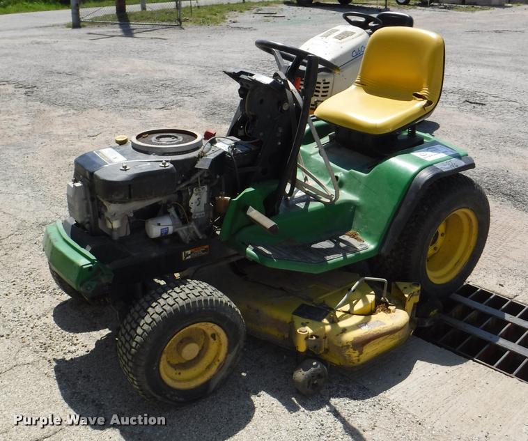 image for item DA1613 John Deere GT262 lawn mower