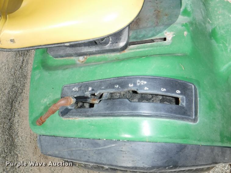 image for item DA1613 John Deere GT262 lawn mower