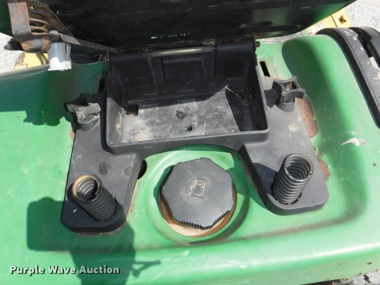 image for item DA1614 John Deere GT262 lawn mower
