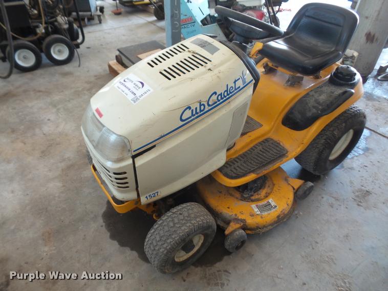 image for item DA1615 Cub Cadet 1527 lawn mower