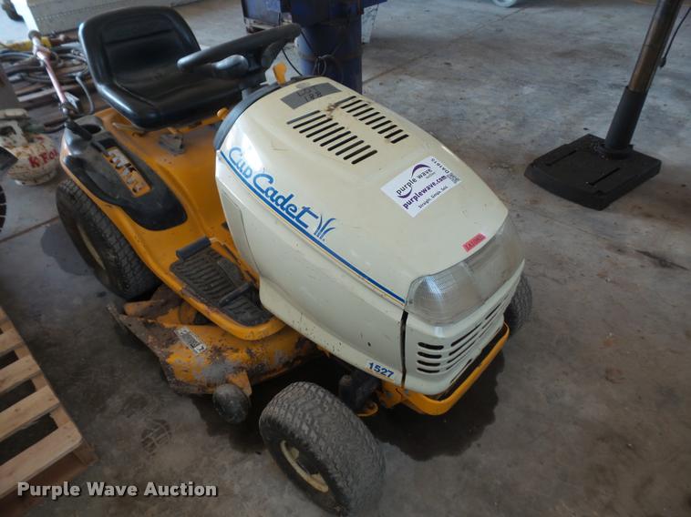 image for item DA1615 Cub Cadet 1527 lawn mower