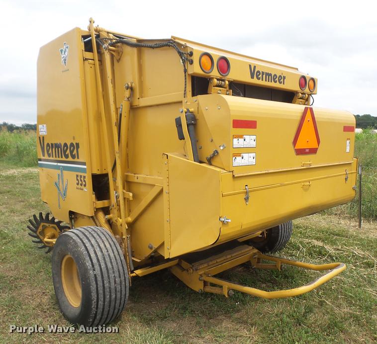 image for item DA1630 2004 Vermeer 555XL round baler