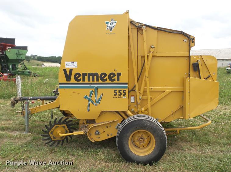 image for item DA1630 2004 Vermeer 555XL round baler