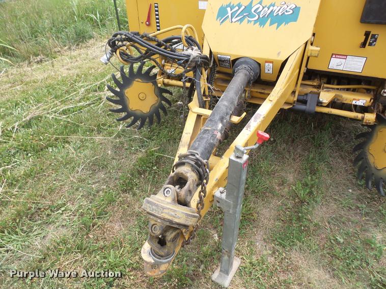 image for item DA1630 2004 Vermeer 555XL round baler