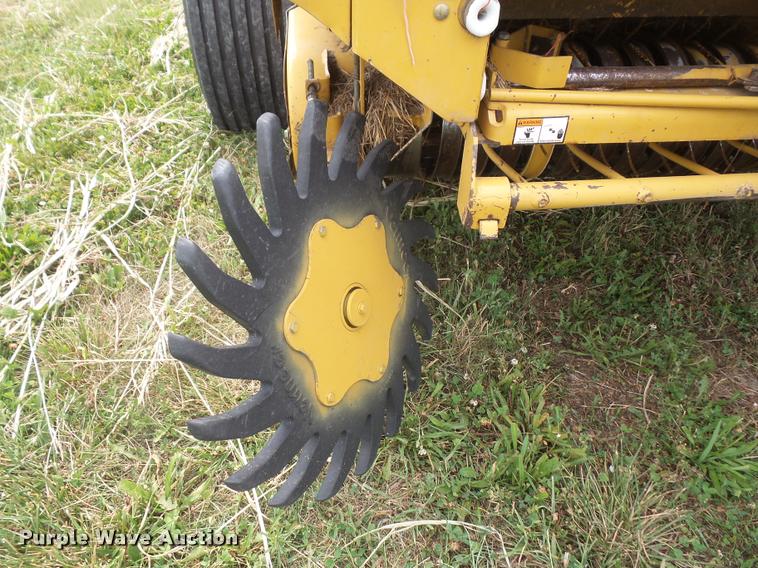 image for item DA1630 2004 Vermeer 555XL round baler