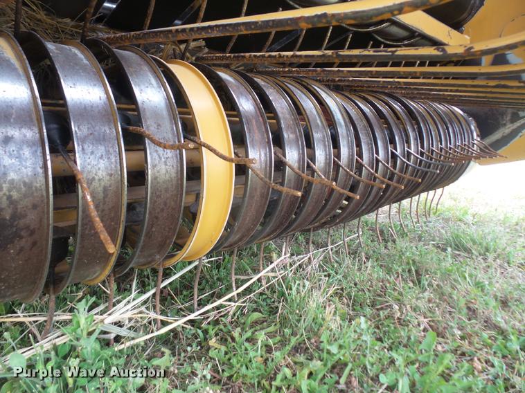 image for item DA1630 2004 Vermeer 555XL round baler