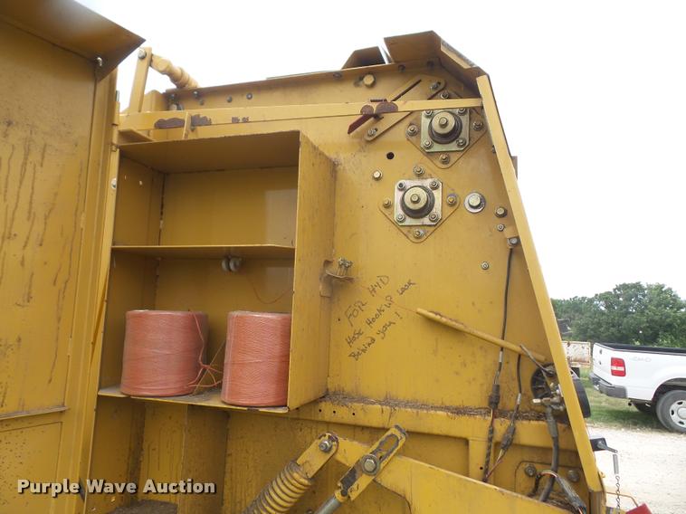 image for item DA1630 2004 Vermeer 555XL round baler