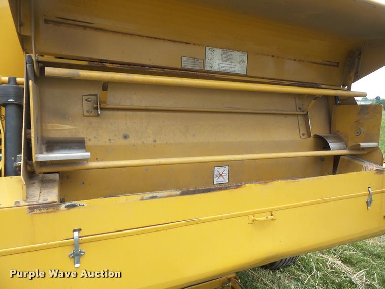 image for item DA1630 2004 Vermeer 555XL round baler