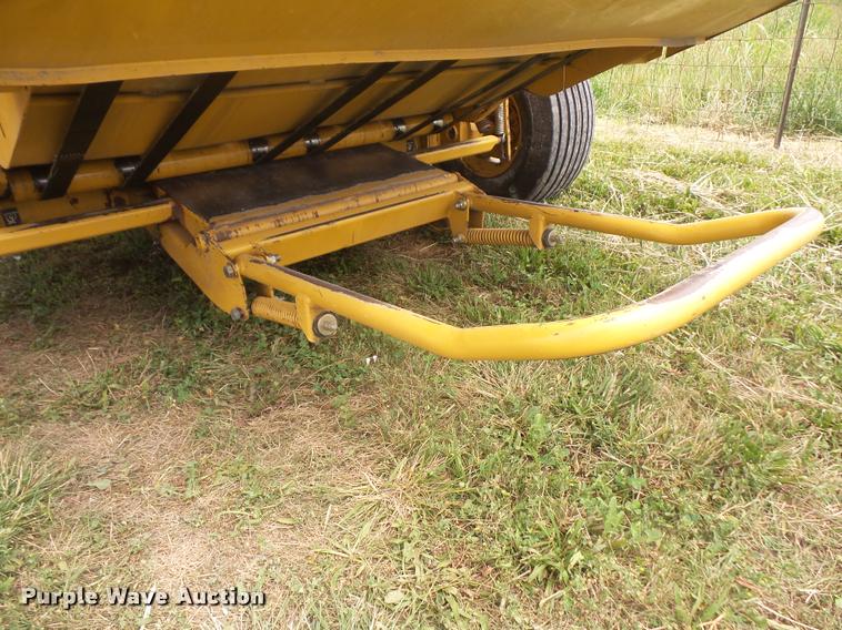 image for item DA1630 2004 Vermeer 555XL round baler