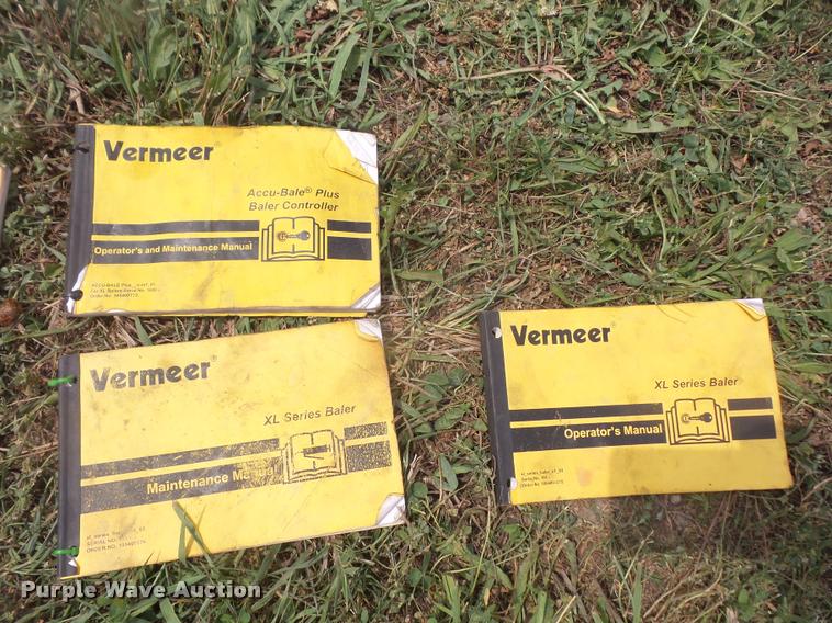 image for item DA1630 2004 Vermeer 555XL round baler