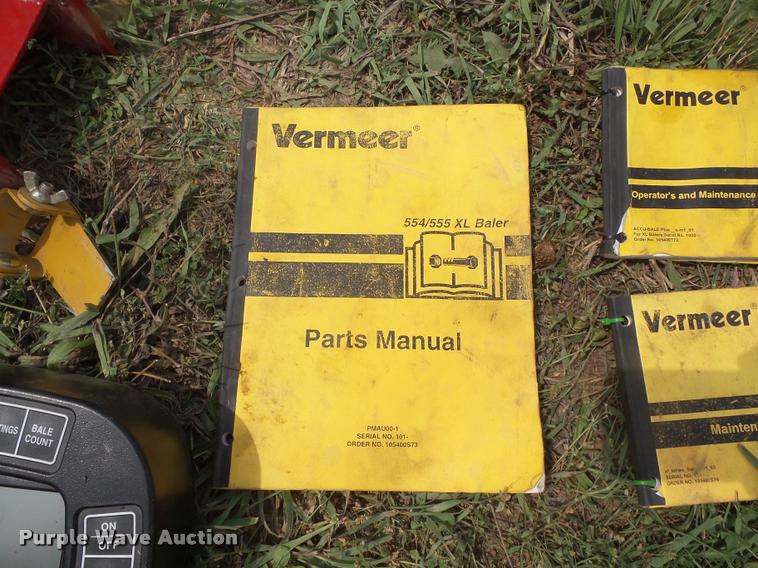 image for item DA1630 2004 Vermeer 555XL round baler