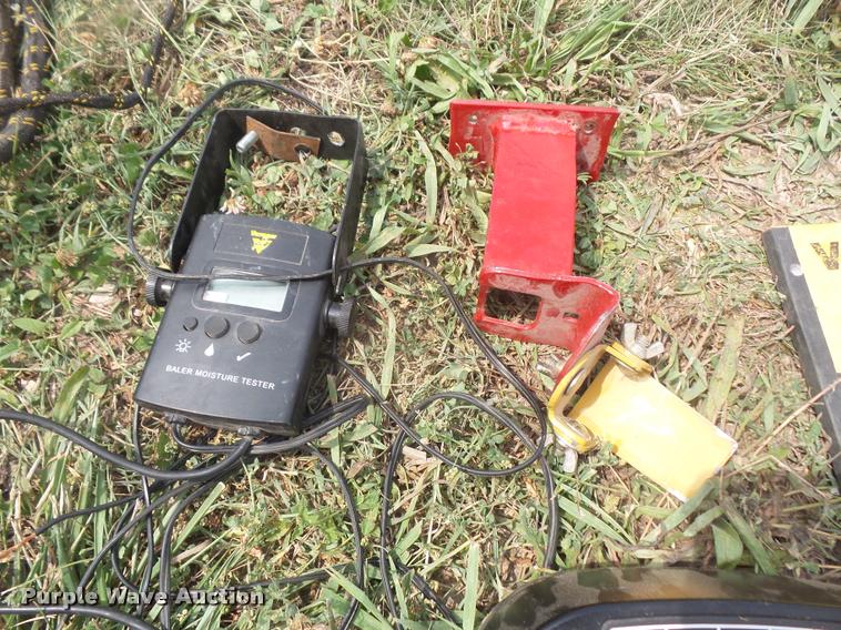 image for item DA1630 2004 Vermeer 555XL round baler