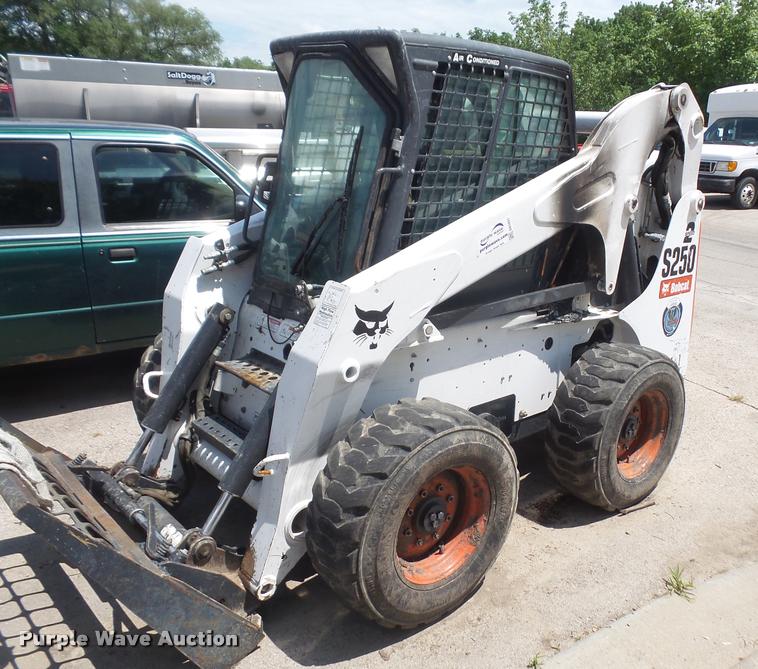 image for item DA1631 2007 Bobcat S250 skid steer