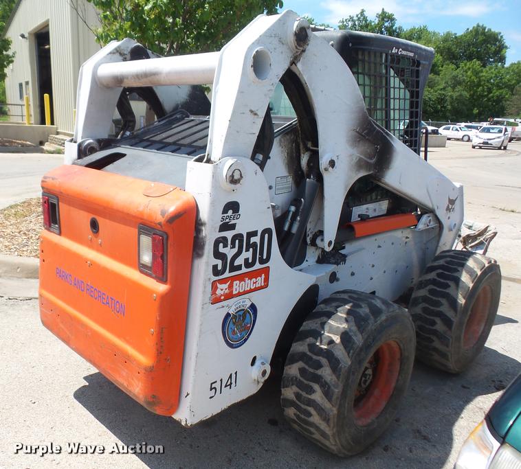 image for item DA1631 2007 Bobcat S250 skid steer