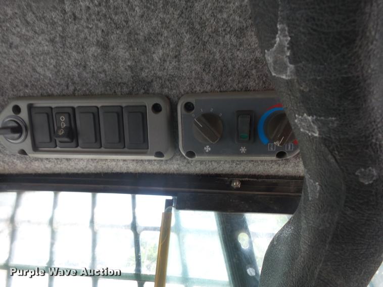 image for item DA1631 2007 Bobcat S250 skid steer