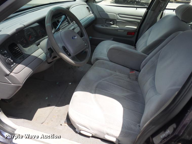 image for item DA1635 2002 Ford Crown Victoria Police Interceptor