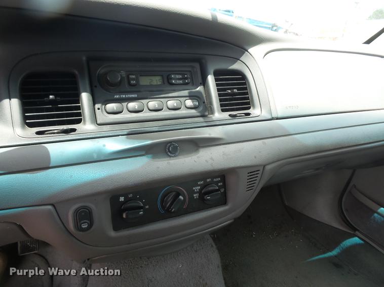 image for item DA1635 2002 Ford Crown Victoria Police Interceptor