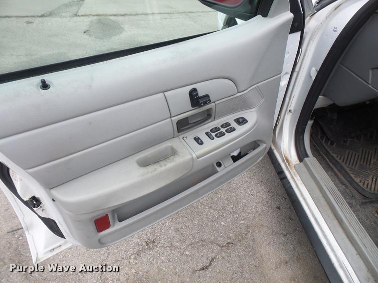 image for item DA1638 2003 Ford Crown Victoria Police Interceptor