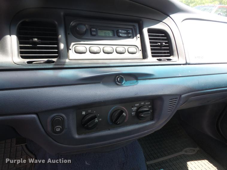 image for item DA1640 2001 Ford Crown Victoria Police Interceptor