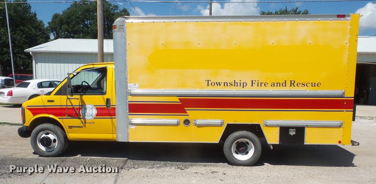 image for item DA1642 1998 GMC Savana G3500 Cargo box truck