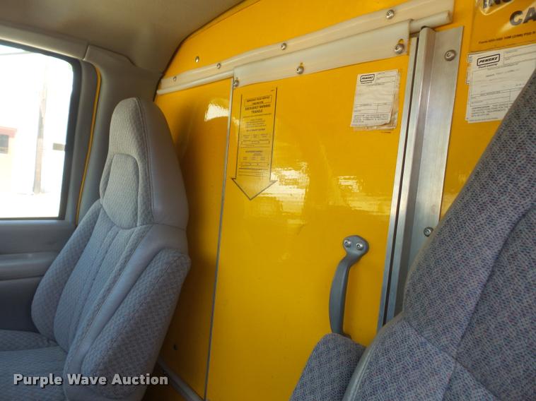 image for item DA1642 1998 GMC Savana G3500 Cargo box truck