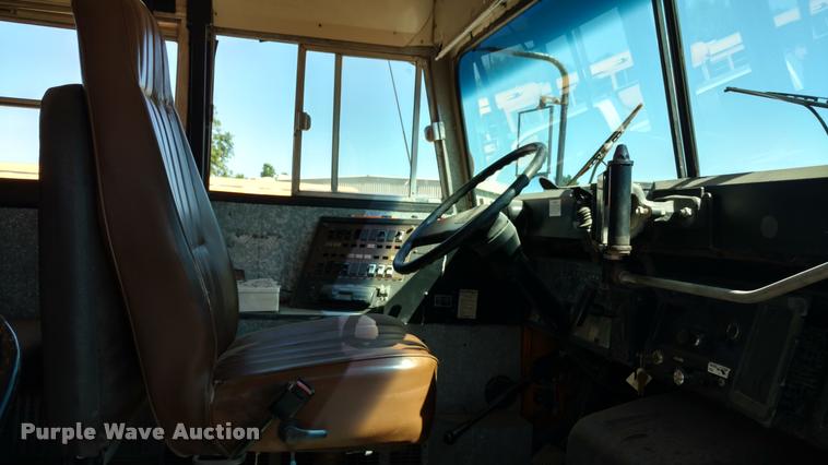 image for item DA5600 1996 International 3800 school bus