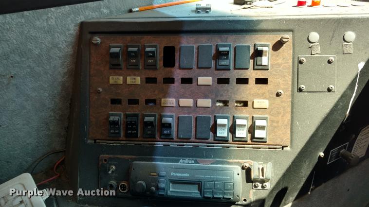 image for item DA5600 1996 International 3800 school bus