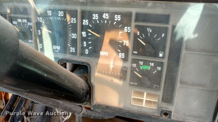 image for item DA5600 1996 International 3800 school bus